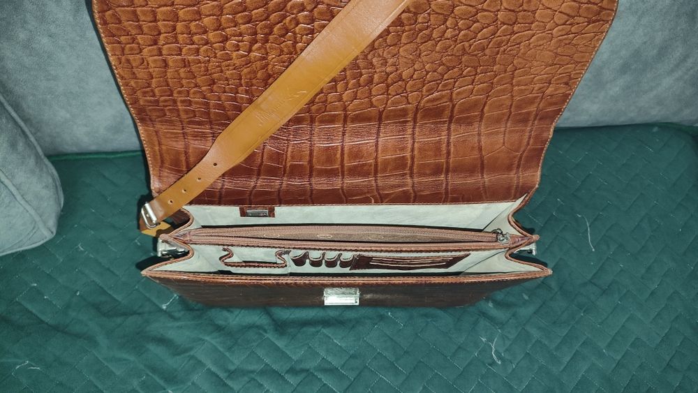 Кожаный портфель