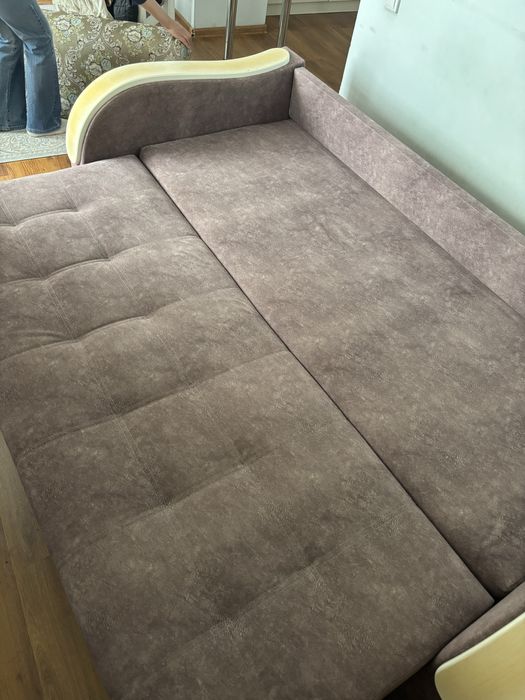 Диван для квартиры в нормальном состоянии