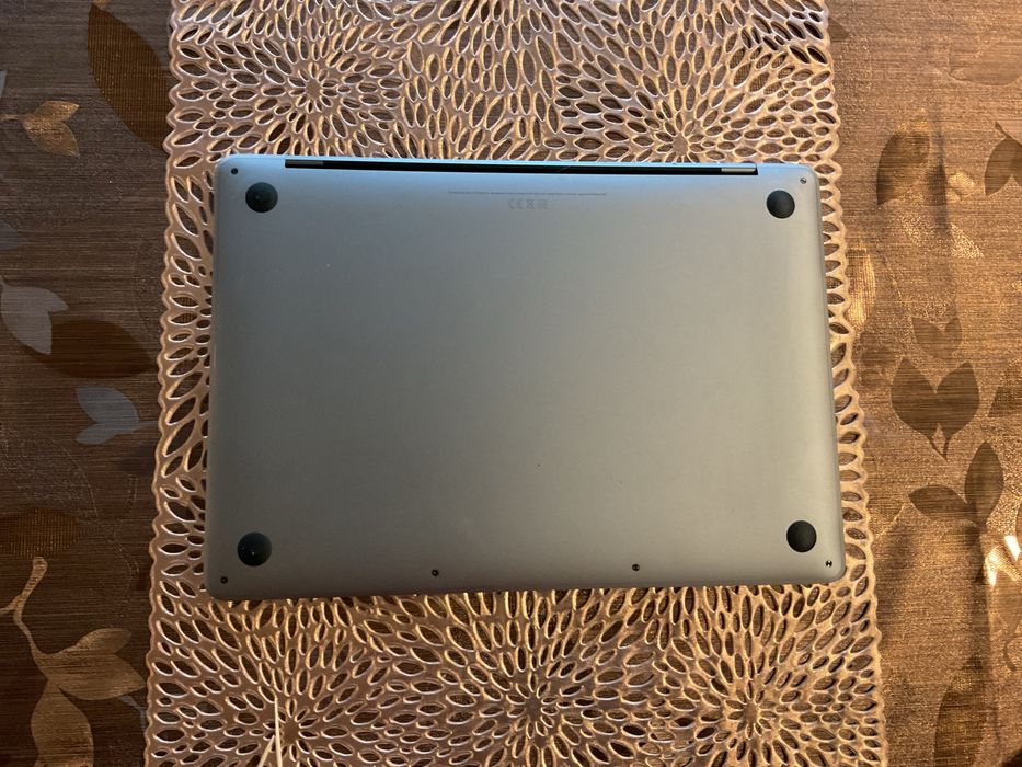 Apple Macbook Pro 15,4 чип 13 инча 2019г.