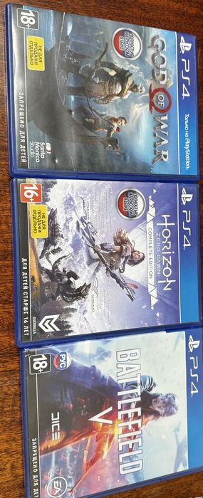 PS4 Pro 1тб + 2 геймпада + игры