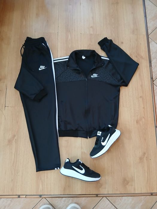 Сте -мъжки екип и маратонки Nike