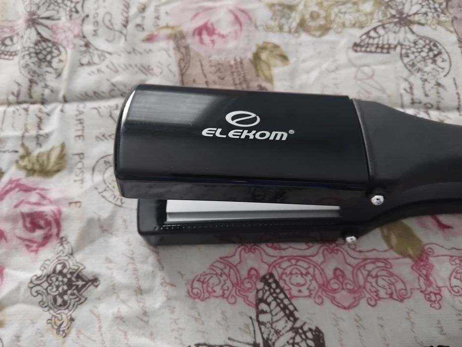 Преса за коса със керамични поставки!