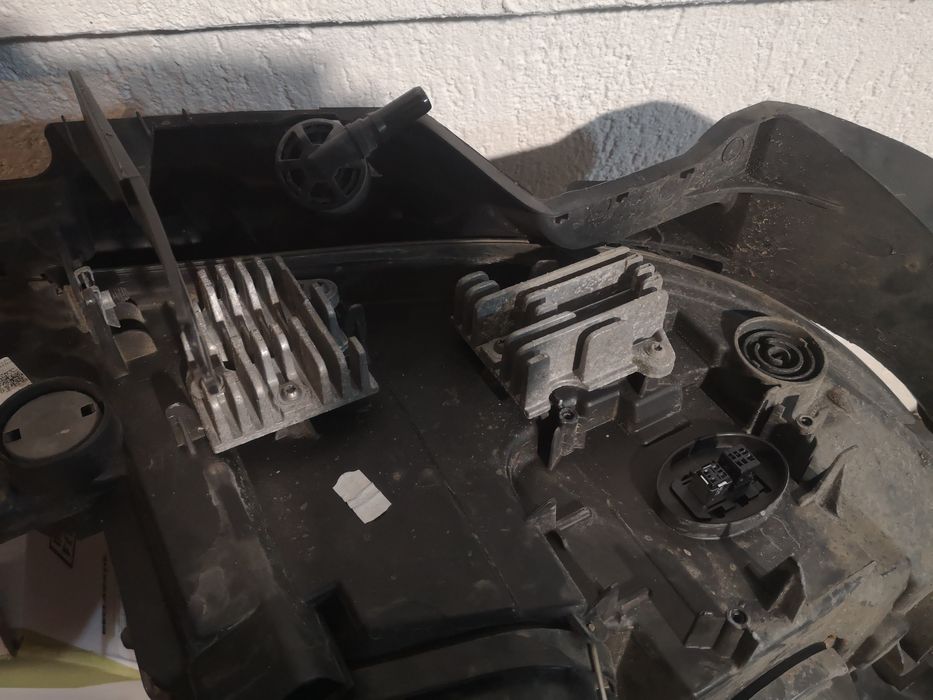 Far bmw x1 e84 stanga