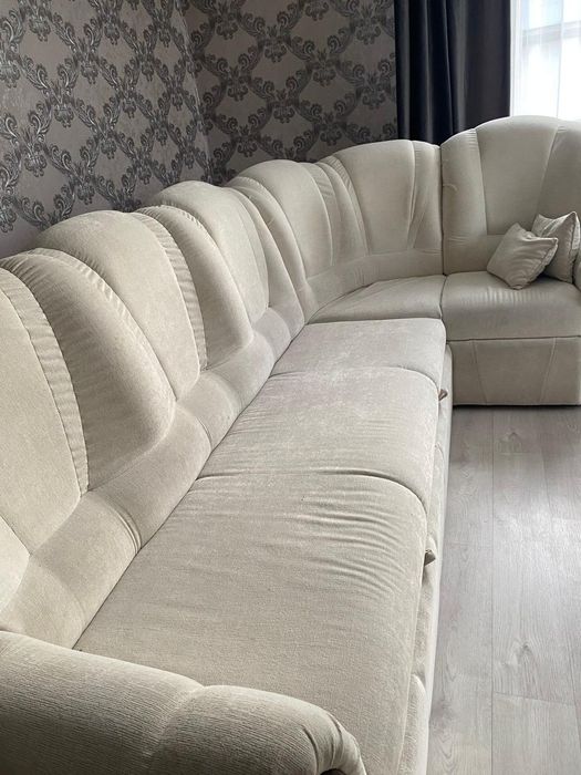 Продам угловой диван с креслом