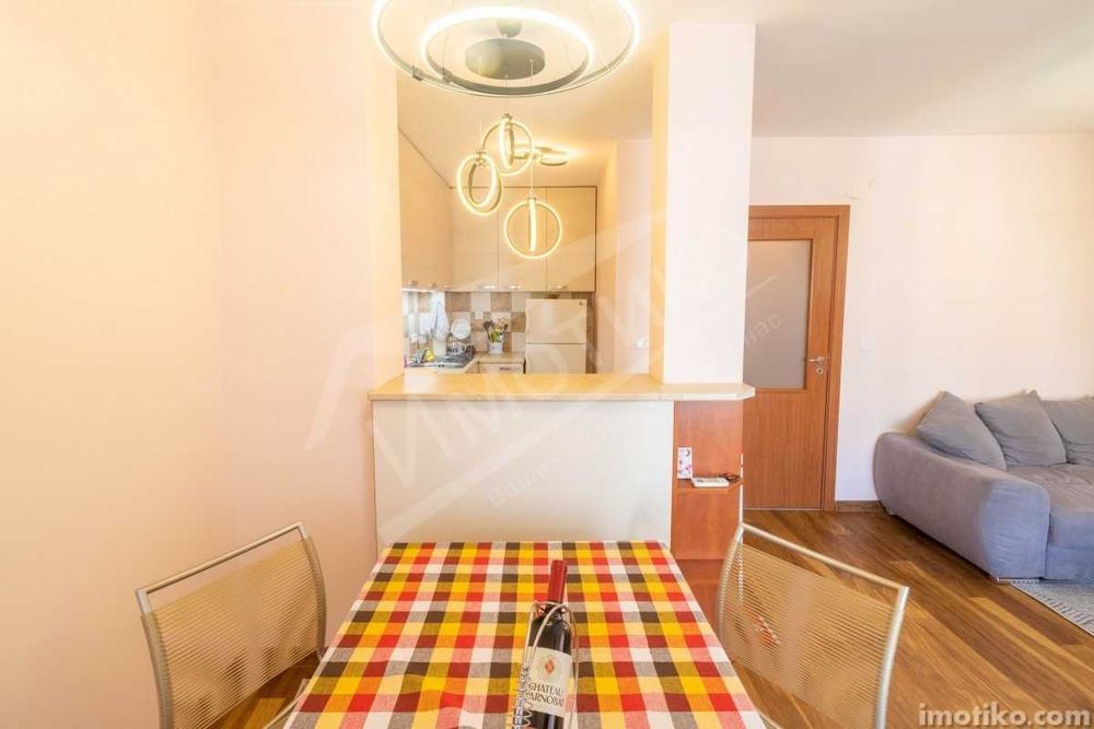 Дава се под наем Тристаен апартамент в София, Дървеница - 95 кв.м за 765 € - Снимка #1