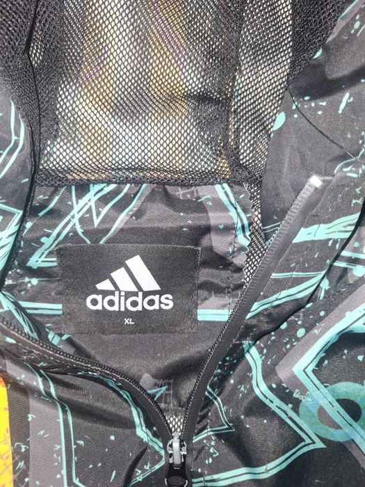 Geaca subtire Adidas anti-vant