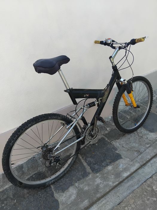Se vinde bicicleta,cu dimensiunea de 26.