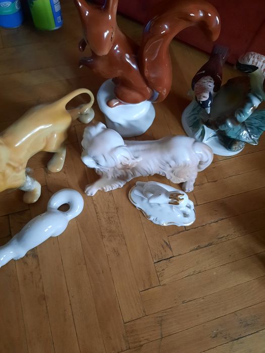 Vând bibelouri vechi