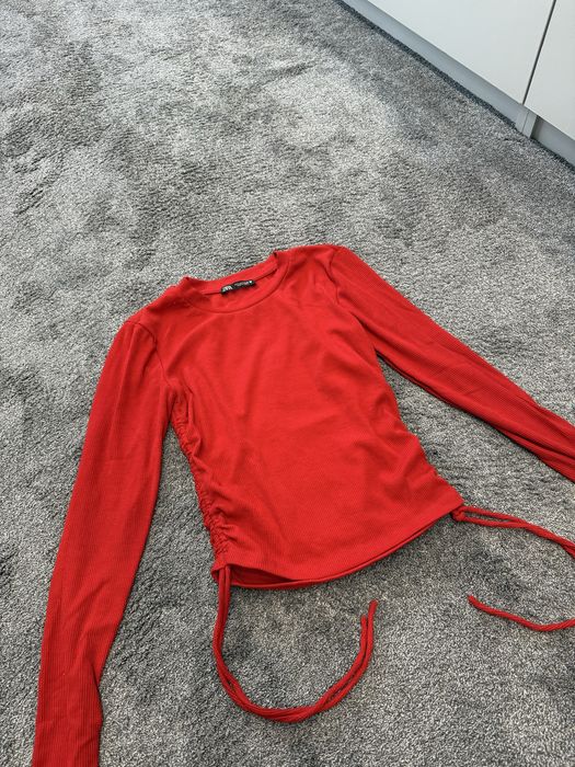 Дамски пуловери и блузи