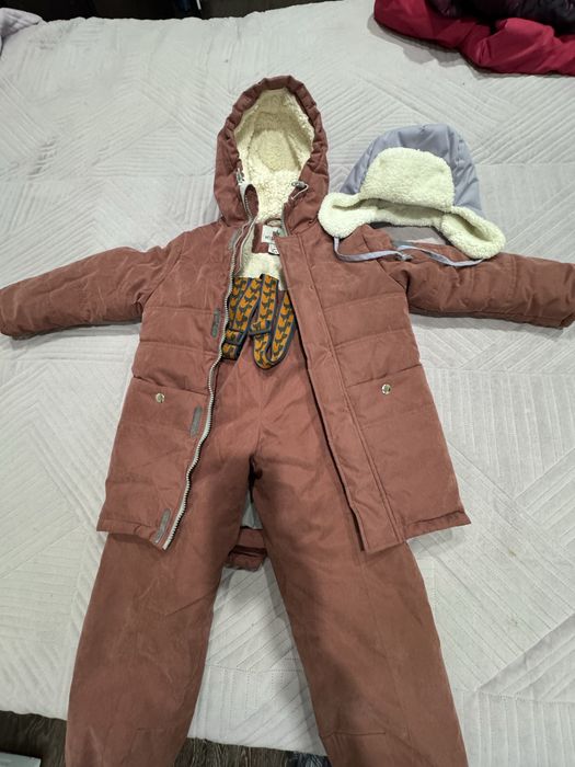 Продам комбинезон для девочки
