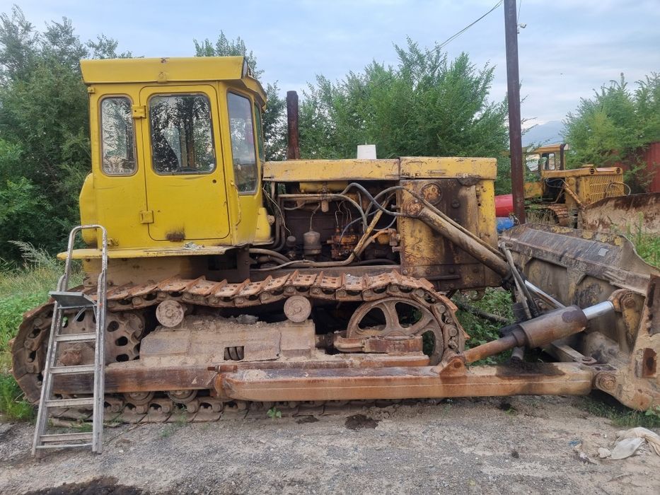 Продам бульдозер Т130 гусеничный.