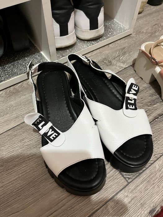 Продам обувь в отличном состоянии.