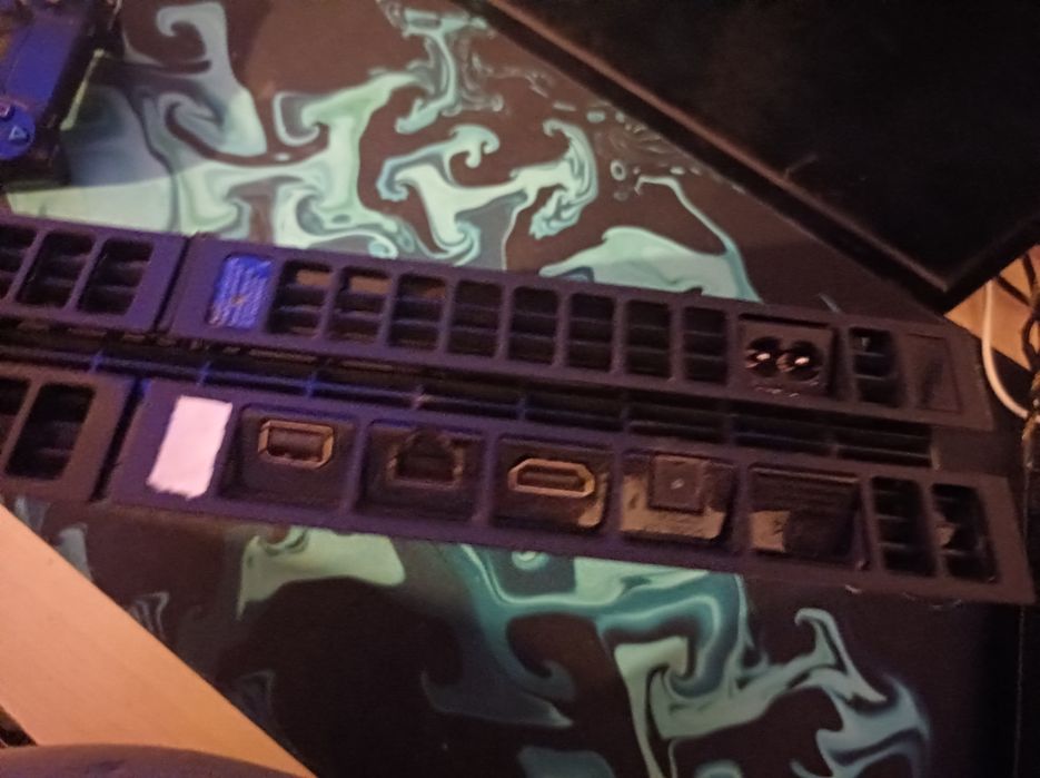 Vând PS4 1t merge foarte bine