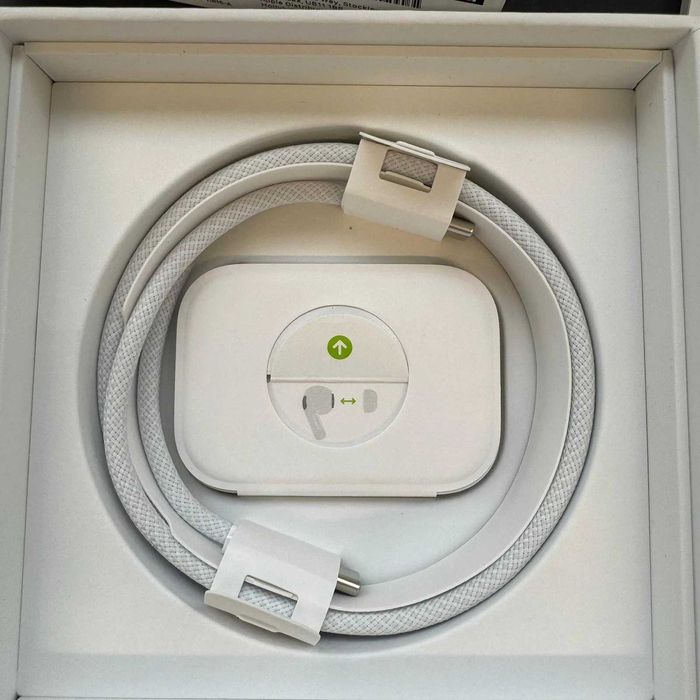 APPLE AirPods Pro 2 (2nd gen) MagSafe USB C Bluetooth Headphones