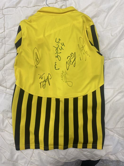 Футболка кайрат с подписами