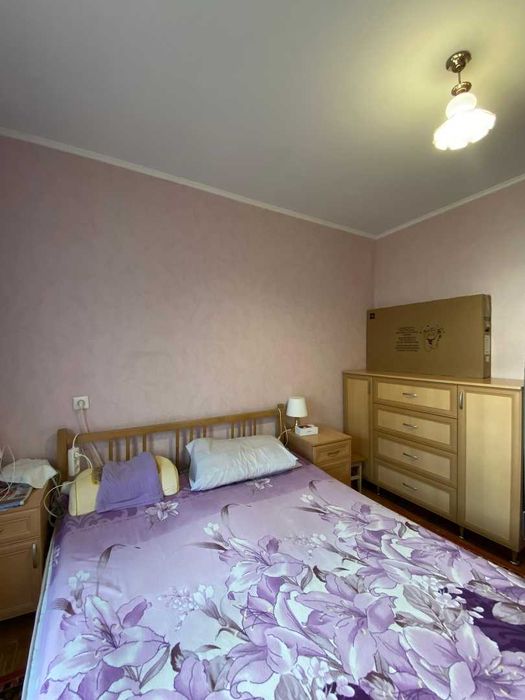 Продам 2 комнатную на 8 мкр