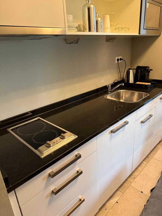 Mobilier bucatarie completa alb/negru