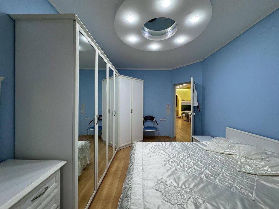 Срочно! Квартира на Юнус Раджабий 3/2/4 общ пл 65м балкон 2*6