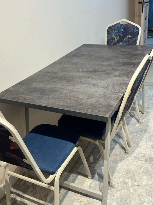 Продам стол с стульями