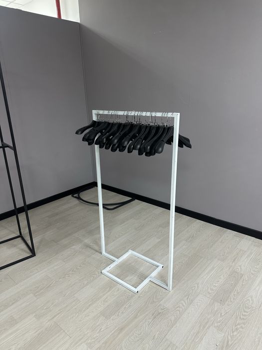 Продам стелаж вешалка для одежды