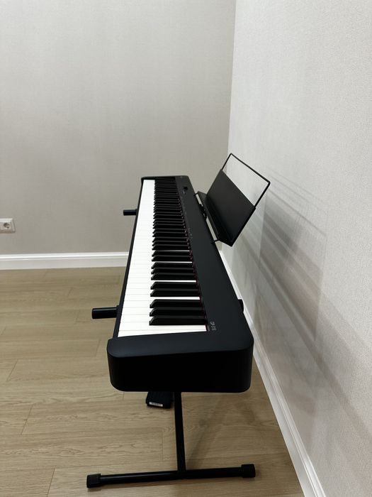Пианино со стойкой