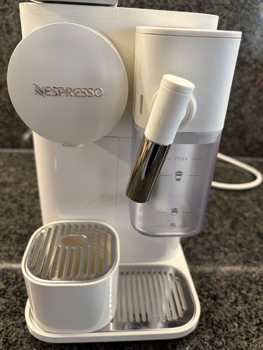 Кафемашина Nespresso Lattissima One Silky White
