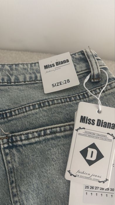 Blugi dama cu pietricele