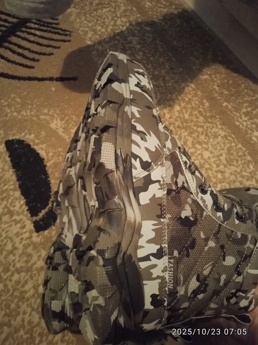 Продам ботинки новые