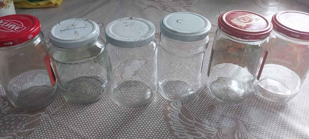 Банки литровые и 300 г.