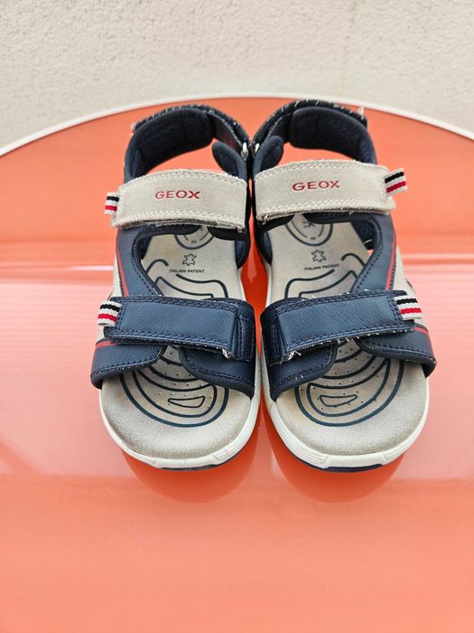 Детски сандали GEOX за момче номер 33. Много запазени.
