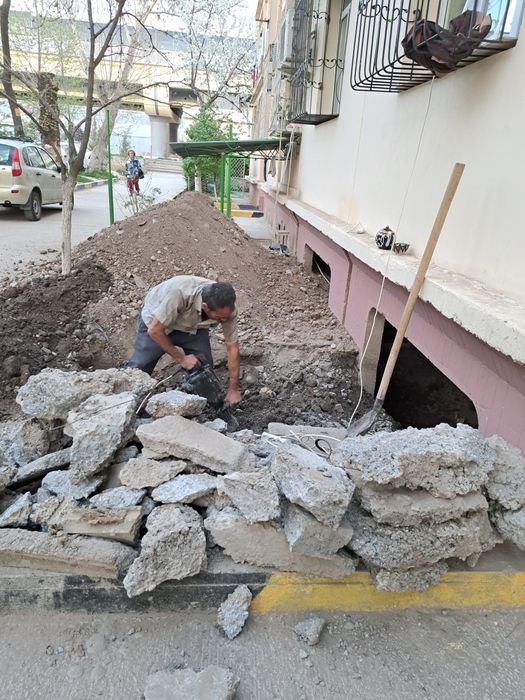 Демонтажные услуги подготавливаем к ремонту Копаем подвал.