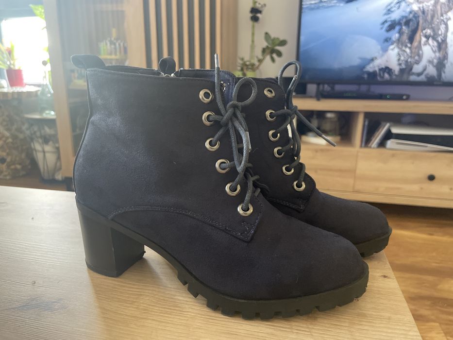 Обувки с нисък ток