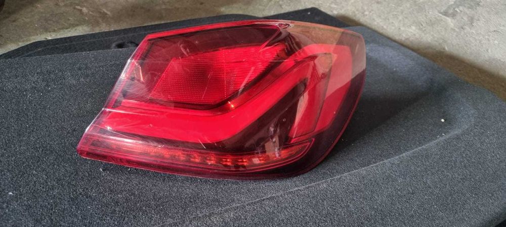 Stop lampa tripla aripa stanga dreapta BMW seria 1 F40