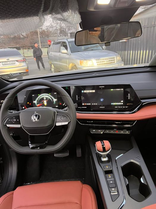 Машина Changan x5+