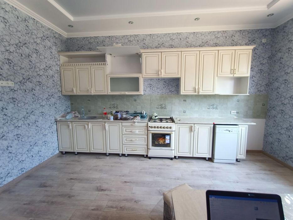 Продам кухонный гарнитур 4,5 м