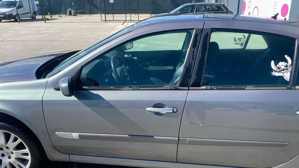 Dezmembram Renault Laguna 2 2006 berlina 1.9