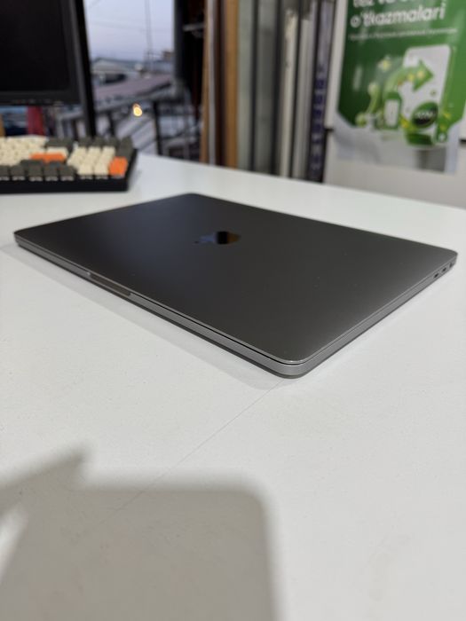 Macbook Pro 256GB Space Gray i5