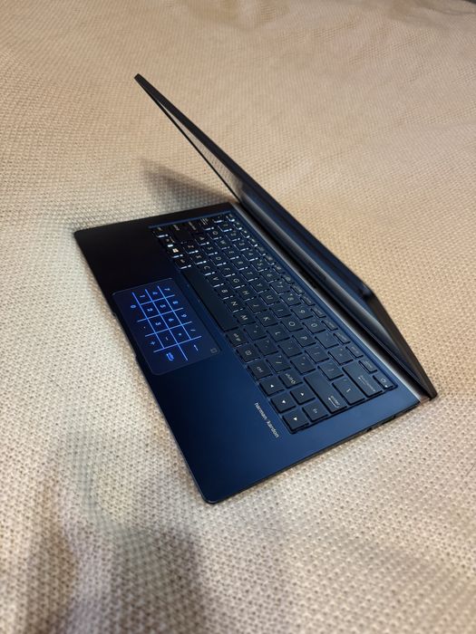 ASUS Zenbook UX333FN Cel mai mic laptop de 13 inch din lume
