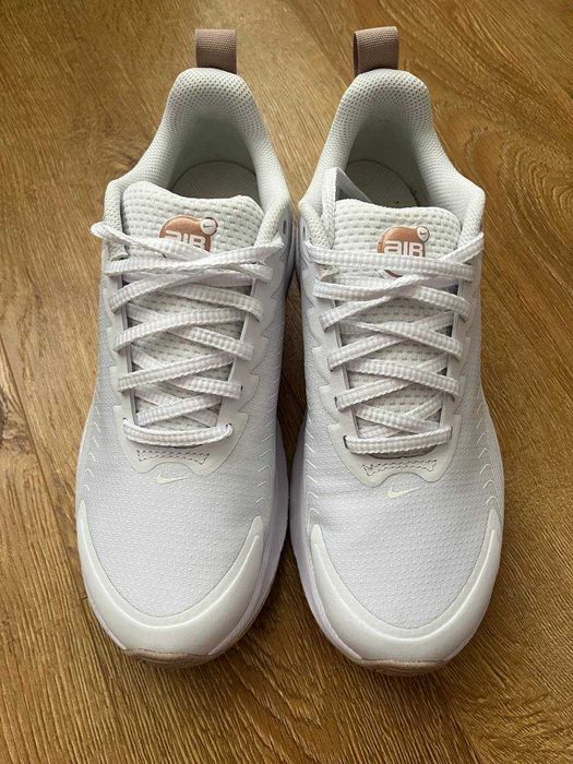 Обувки Nike Air Max Nuaxis 39 номер