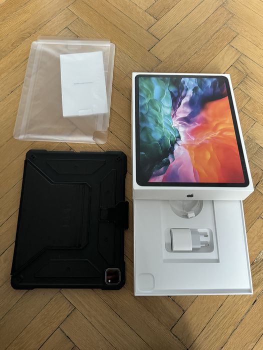 Ipad pro 12’9 inch 4th gen + husa uag