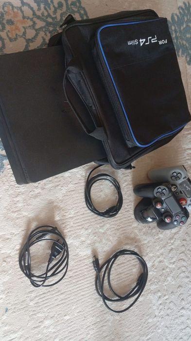 Продам приставку PS4
