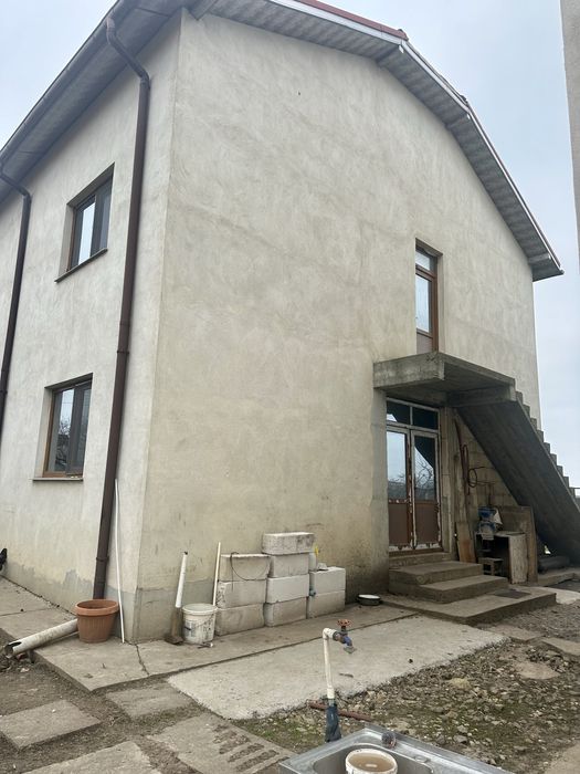 Casa la rosu Costinesti