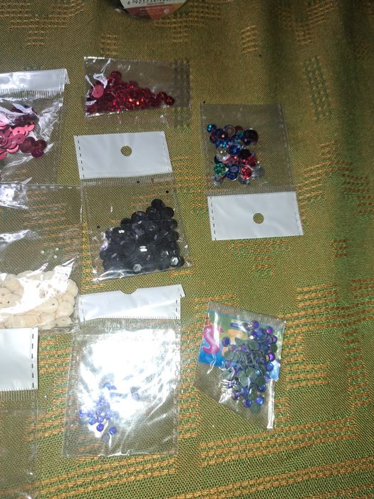 Пайетки и стразы для творчества