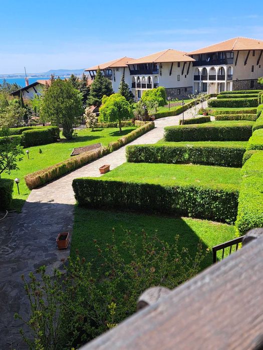 Отдава под наем тристаен апартамент в комплекс Манастирите, Св. Влас