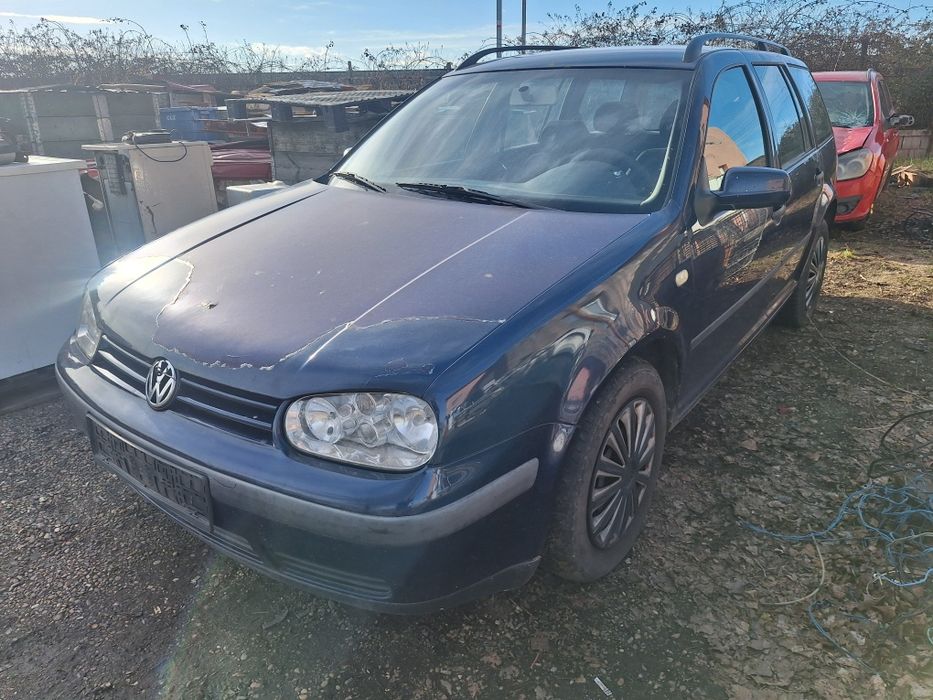 VW Golf 4, break, diesel 1,9 tdi și Skoda Fabia, break, roșie, 1,9 sdi