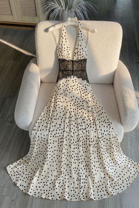 Рокля на точки модел на Meshki