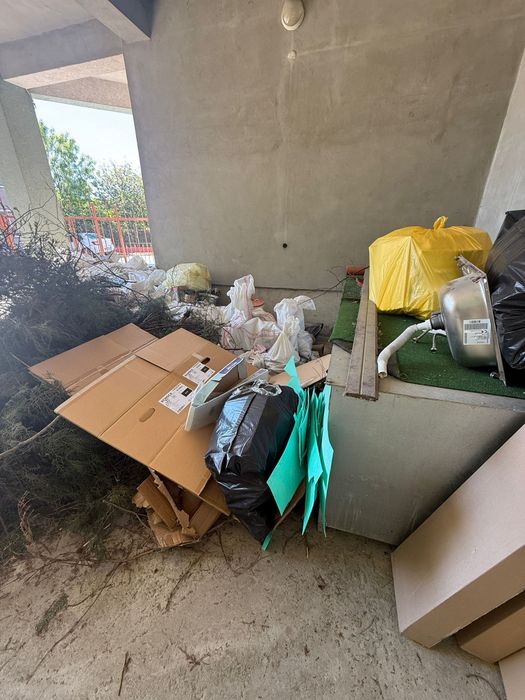 Fac debarasări complete în gospodarii,