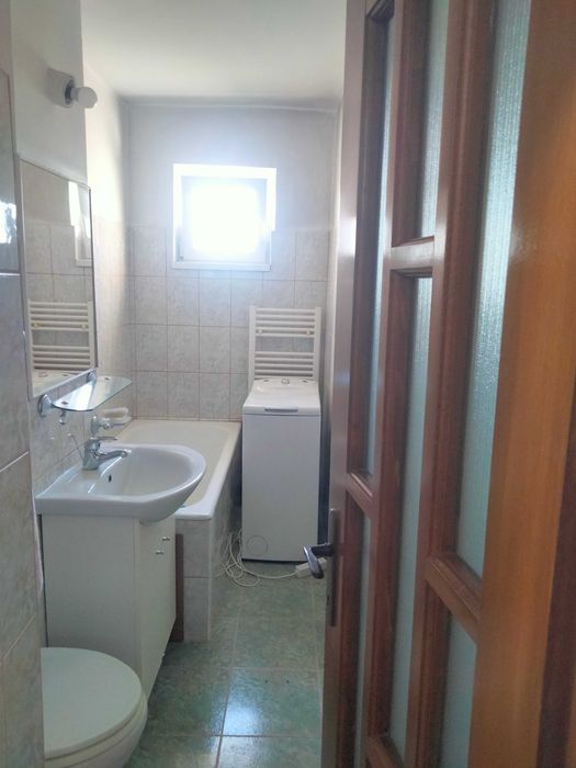Închiriez apartament 2 camere etaj 3 strada Artarilor
