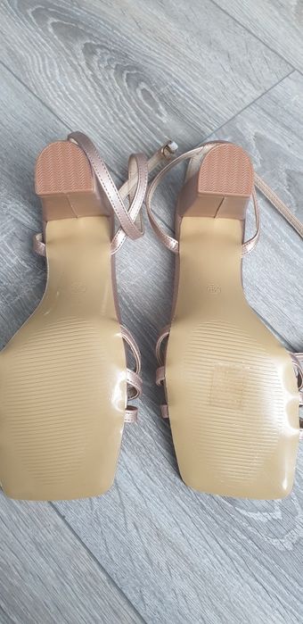 Sandale noi crem