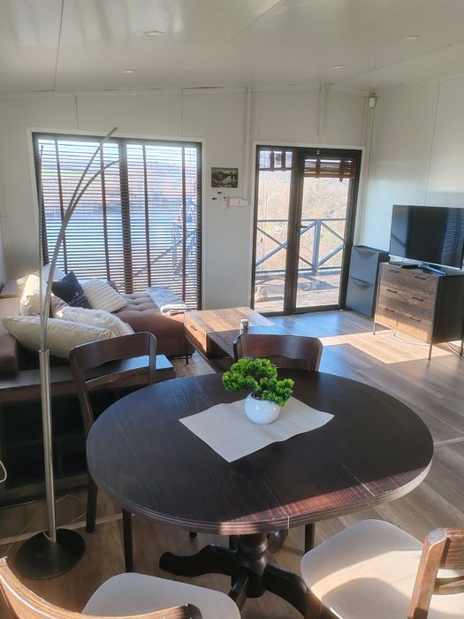 Къщи за гости на язовир